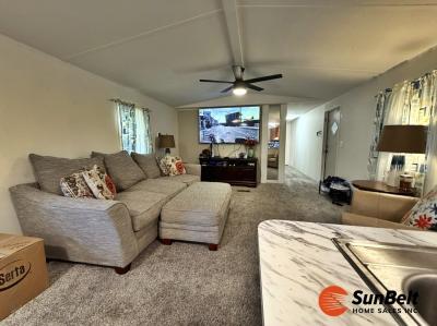 Photo 5 of 23 of home located at 1920 Marion County Road Weirsdale, FL 32195