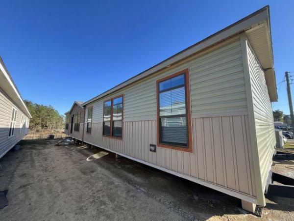 Photo 1 of 2 of home located at Farris Mobile Homes Of Laurel 12 Highway 28 W Laurel, MS 39443