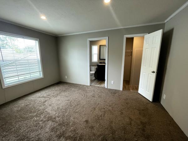 2020 Champion RA1670216 Mobile Home