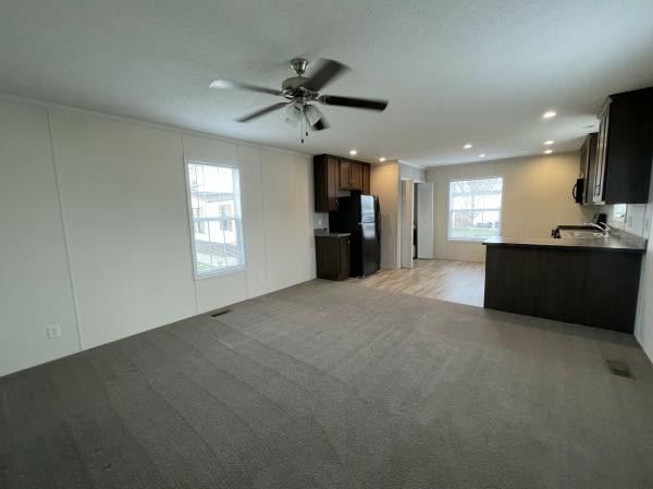 2020 Champion RA1670204 Mobile Home