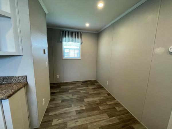 2022 Champion RA1672202 Mobile Home