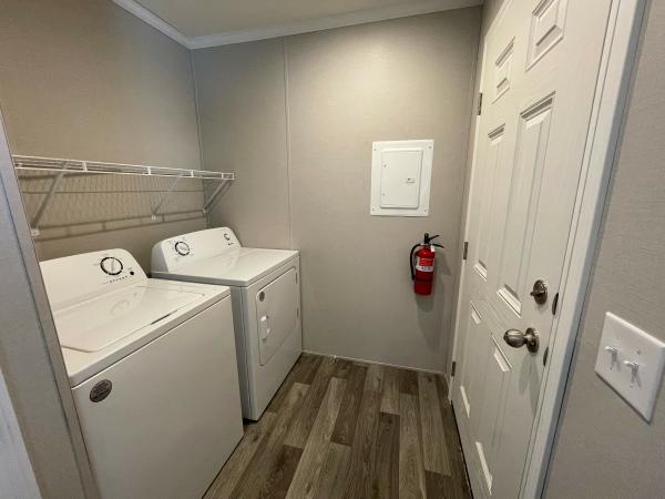 2022 Champion RA1672202 Mobile Home