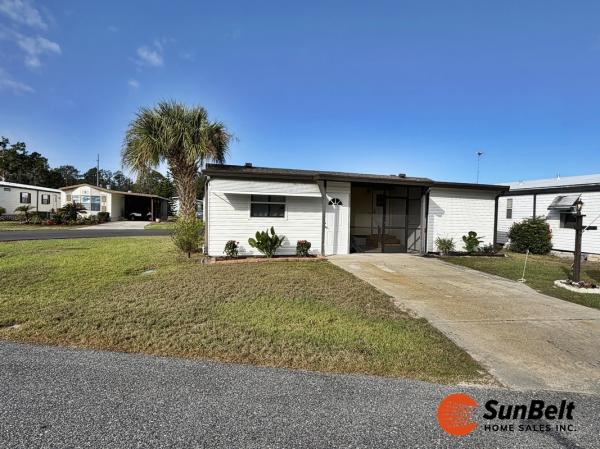 Photo 1 of 2 of home located at 7412 Harbor View Drive Leesburg, FL 34788