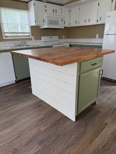 Photo 3 of 13 of home located at 8 Adventure Rd Louisville, KY 40216