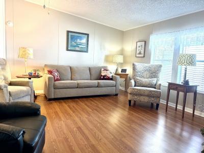 Photo 2 of 11 of home located at 805 Petunia Wy Auburndale, FL 33823