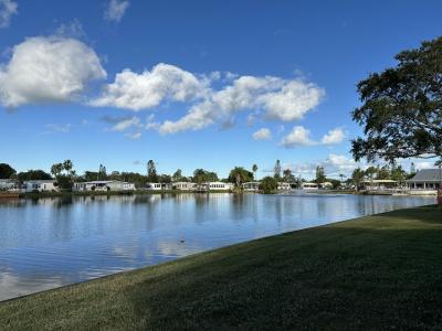 Photo 4 of 26 of home located at 2071 East Lakeview Drive Sebastian, FL 32958