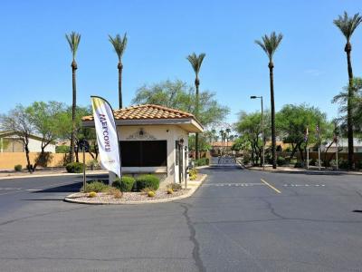 Photo 5 of 14 of home located at 3301 S Goldfield Road Lot 5096 Apache Junction, AZ 85119