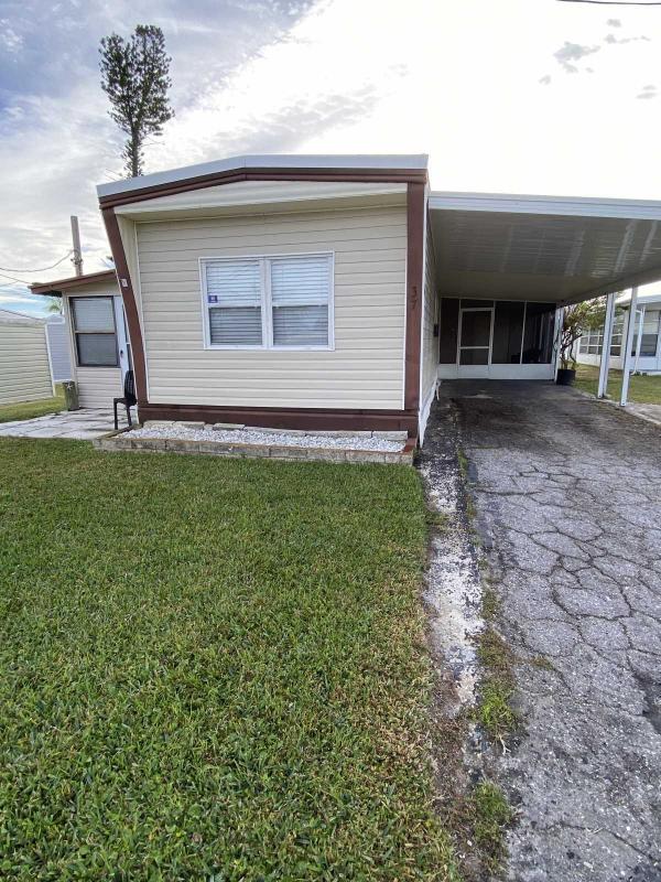 Photo 1 of 2 of home located at 1310 Quarterdeck Lane #37 Ruskin, FL 33570