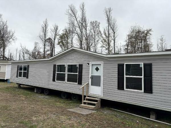 Photo 1 of 2 of home located at R & R Homes Inc. 255 Us Highway 280 Alexander City, AL 35010