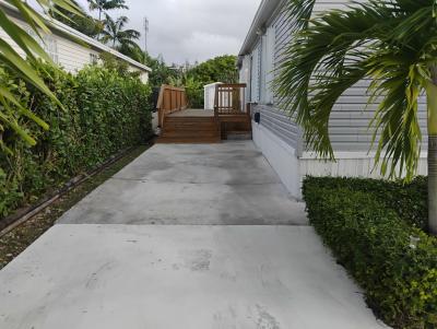 Photo 2 of 13 of home located at 34497 SW 187th Rd Homestead, FL 33034