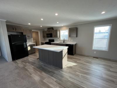 Mobile Home at 40102 N Tothill Cir Sterling Heights, MI 48310