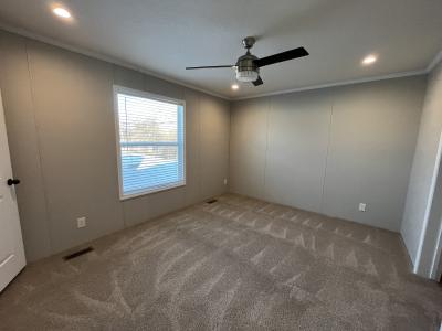 Photo 4 of 11 of home located at 40102 N Tothill Cir Sterling Heights, MI 48310