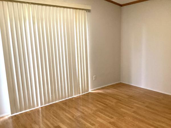 1999 Commodore NY40951AB Mobile Home