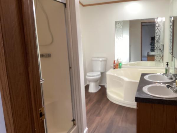 1999 Commodore NY40951AB Mobile Home