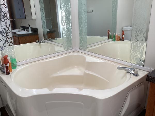 1999 Commodore NY40951AB Mobile Home