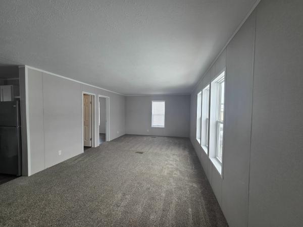 Photo 3 of 2 of home located at 725 Oak Ln. Lot B40 Columbus, MI 48063