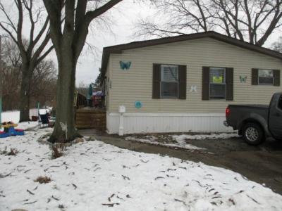 Photo 3 of 16 of home located at 300 Marquette Ct E Rochester Hills, MI 46307