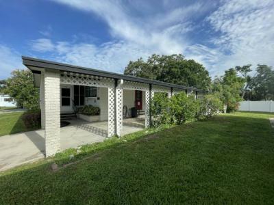 Photo 4 of 5 of home located at 905 46th Ave E Bradenton, FL 34203