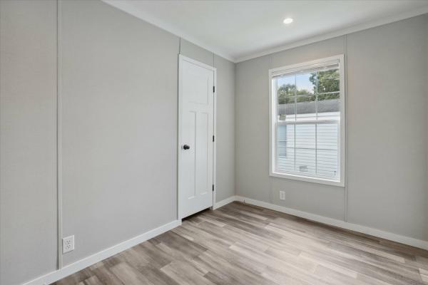 2025 Champion 2876  Home