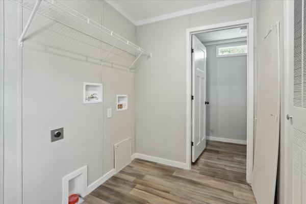 2025 Champion 2876  Home