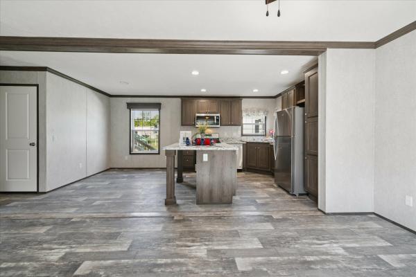 2025 EAGLE RIVER 58 LC-52G351  Home