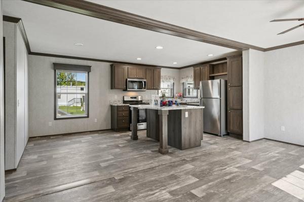 2025 EAGLE RIVER 58 LC-52G351  Home