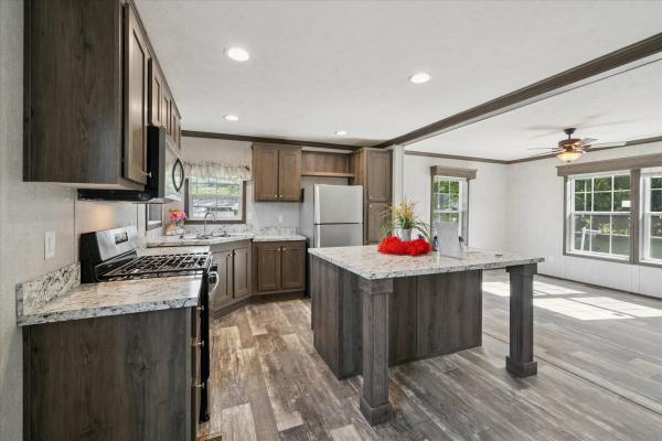 2025 EAGLE RIVER 58 LC-52G351  Home