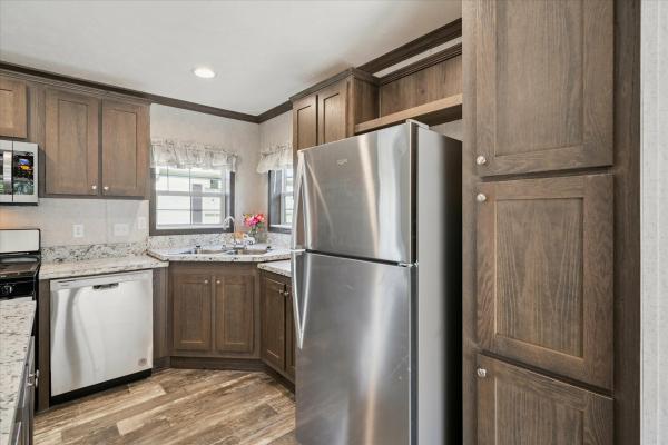 2025 EAGLE RIVER 58 LC-52G351  Home