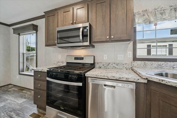 2025 EAGLE RIVER 58 LC-52G351  Home