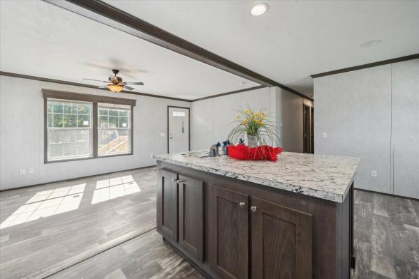 2025 EAGLE RIVER 58 LC-52G351  Home