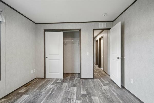 2025 EAGLE RIVER 58 LC-52G351  Home