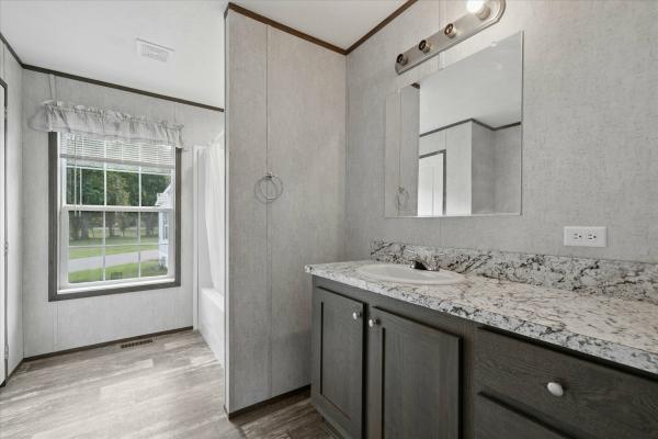 2025 EAGLE RIVER 58 LC-52G351  Home