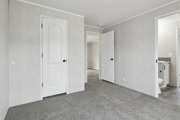 2025 Adventure 32 4643L  Home