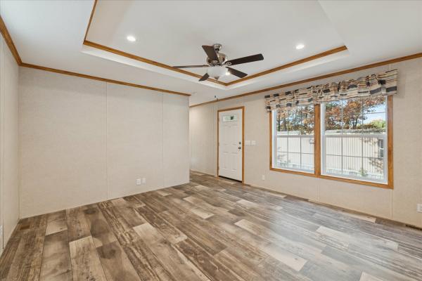 2024 Redman 101 122RENW-1666H22193  Home