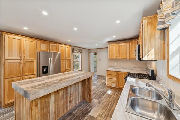 2024 Redman 101 122RENW-1666H22193  Home