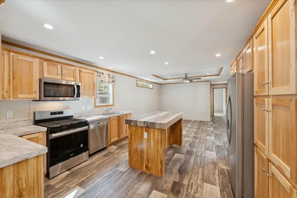 2024 Redman 101 122RENW-1666H22193  Home