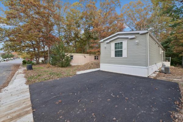 2024 Redman 101 122RENW-1666H22193  Home