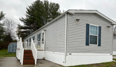 Mobile Home at 6918 Hillside Dr. SW, Lot 258 Navarre, OH 44662