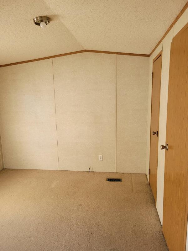 2006 Fleetwood 118K 2663A (Festival)  Home