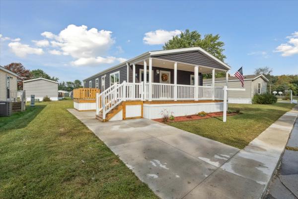 Photo 1 of 2 of home located at 1437 Labor Day Ln. Elkhart, IN 46514