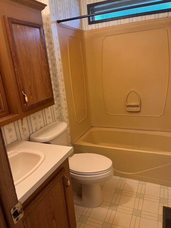 1990 Palm Harbor 211  Home