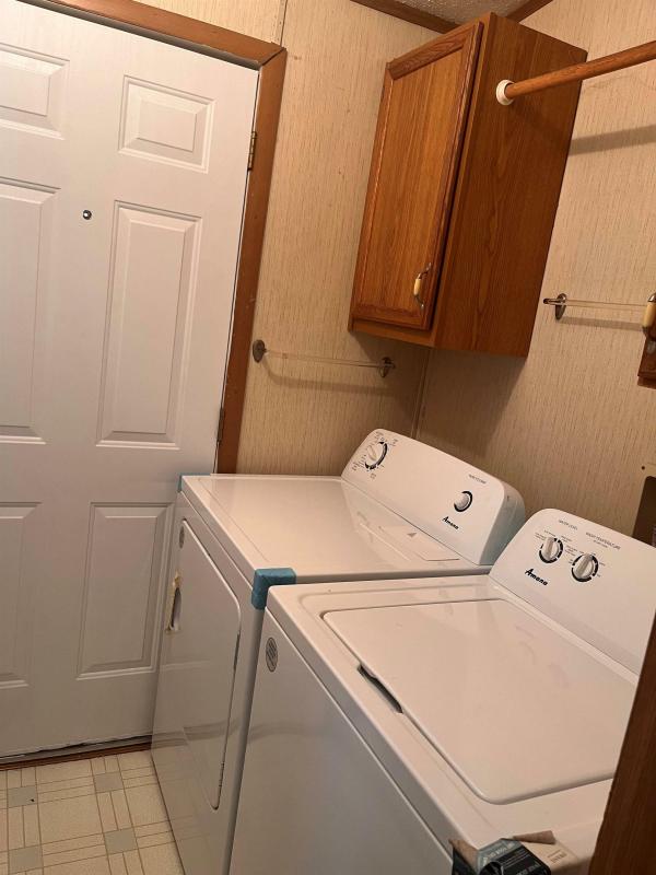 1990 Palm Harbor 211  Home