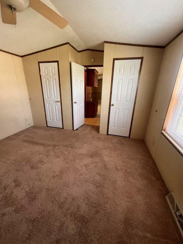 1990 Palm Harbor 211  Home