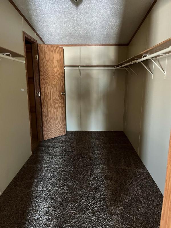 1998 Fairmont 281  Home