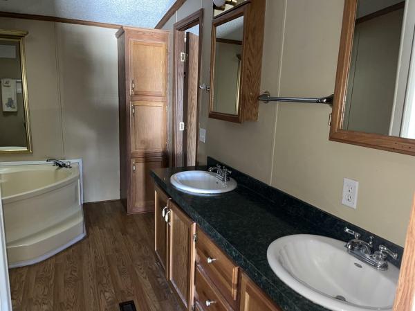 1998 Fairmont 281  Home