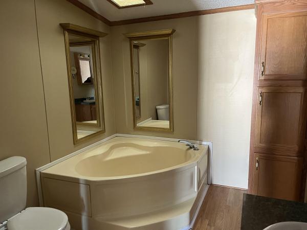 1998 Fairmont 281  Home