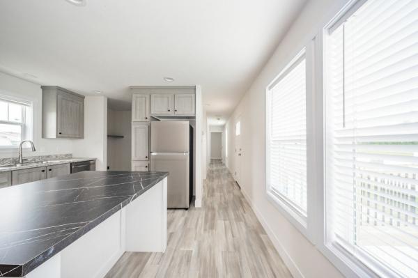 2025 Clayton C237 81TMP16763AH25  Home