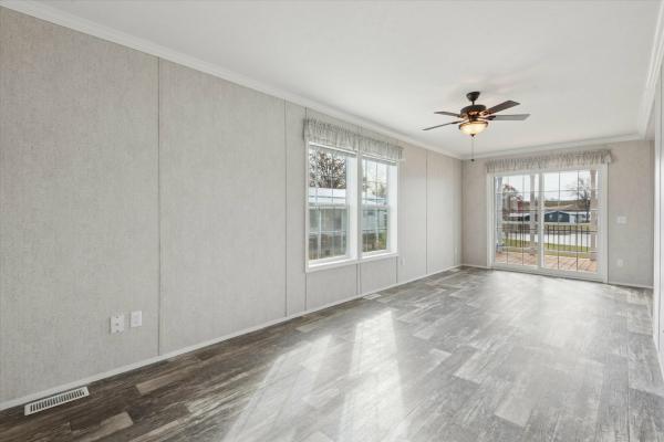 2026 EAGLE RIVER HOMES 125G LANDY CREEEK LC-52E823  Home