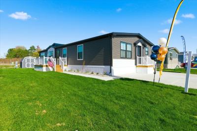 Mobile Home at 27484 Oregon Rd, Lot 197 Perrysburg, OH 43551