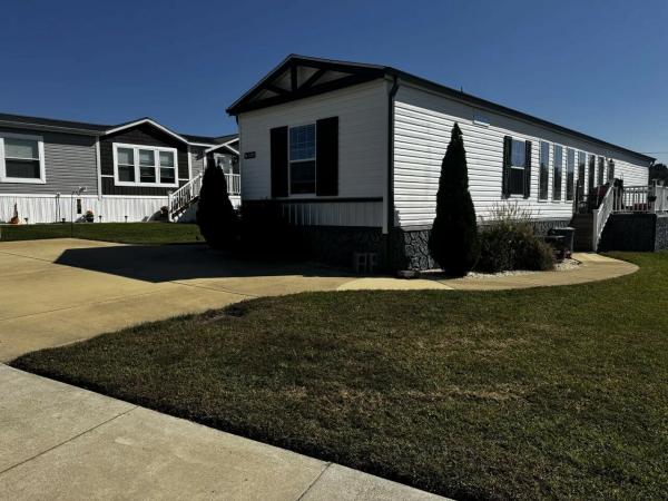 Photo 1 of 2 of home located at 1210 Duck River Rd. Columbia, TN 38401